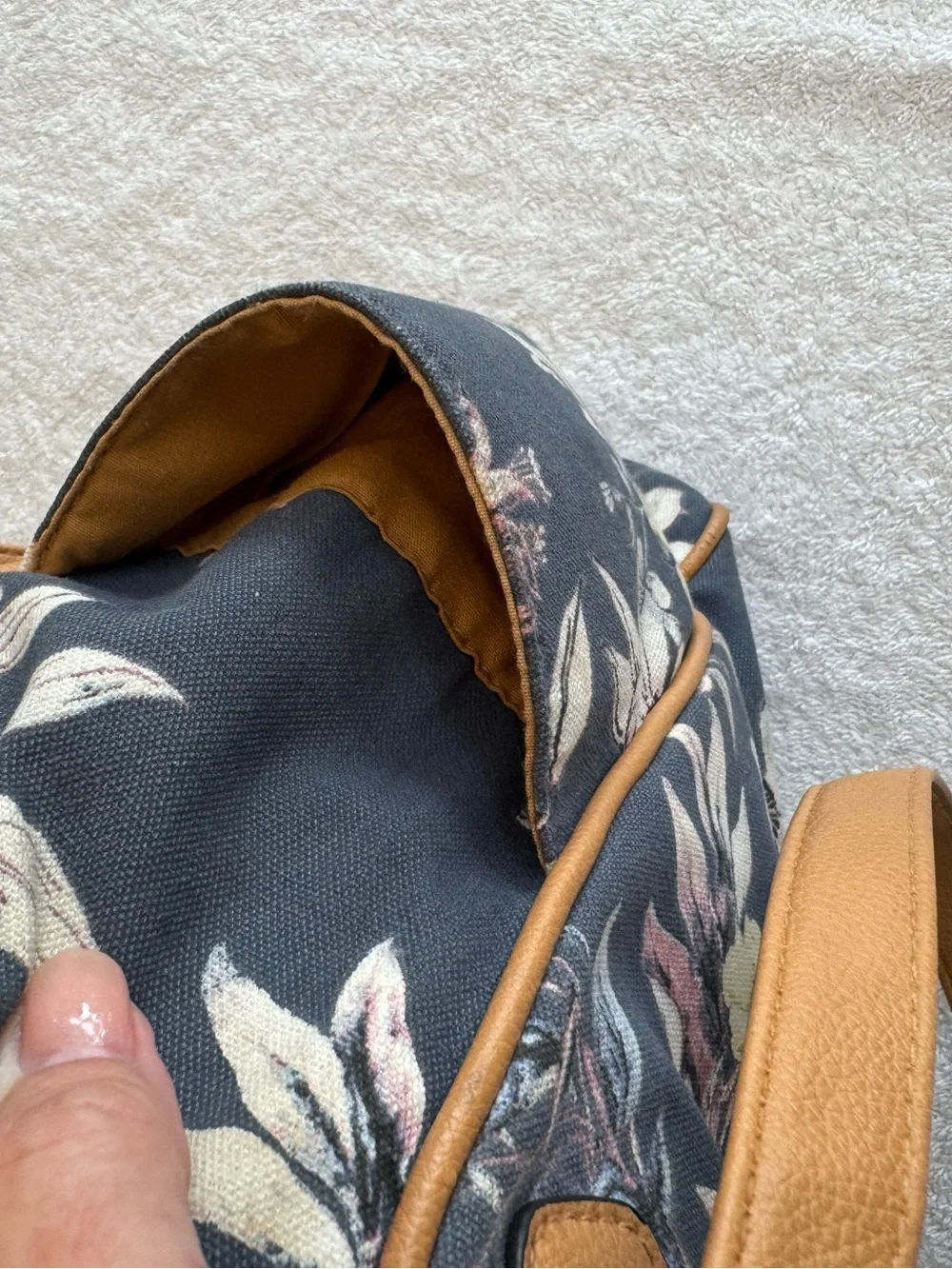 Jaclyn Smith Floral Shoulder Tote Bag Canvas Purse Black Pink Tan Trim Medium